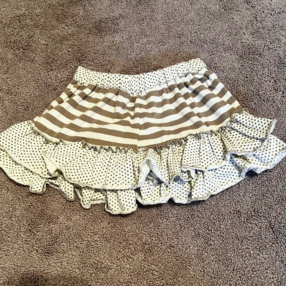 Mustard Pie Ruffled Shorts - Picture 2 of 3